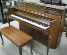 Everett Console Piano