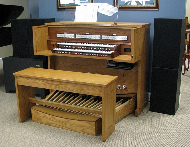 1999 Rodgers Organ Model 790