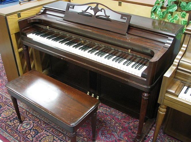 mahogany wurlitzer spinet piano