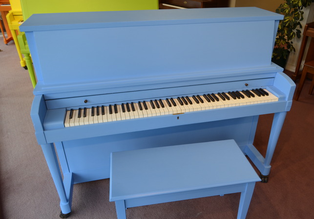 Đàn piano phòng thu màu xanh của Baldwin HamiltonĐàn piano phòng thu màu xanh của Baldwin Hamilton  
