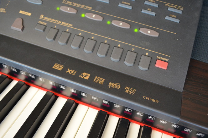 Clavinova CVP 207 Yamaha Clavinova CVP 207 Digital Piano