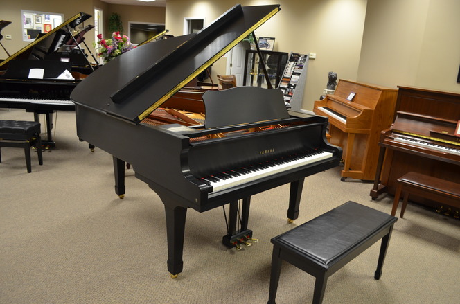 2004 Yamaha C3 (Conservatory) Grand Piano, satin ebony - Grand Pianos