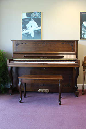 1990 young chang baby grand piano 1990 young chang baby grand piano