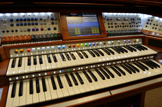 2015 Lowrey Marquee organ