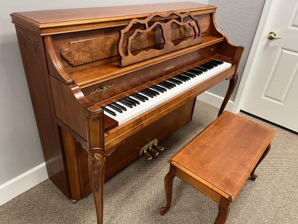 1998 Yamaha M500 Parisian, cherry - Upright - Console Pianos